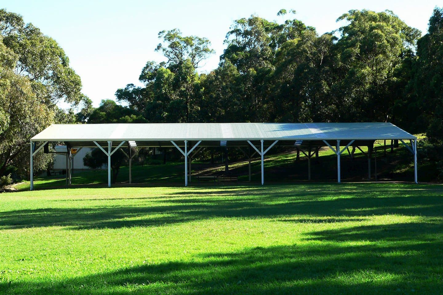 Commercial shelter