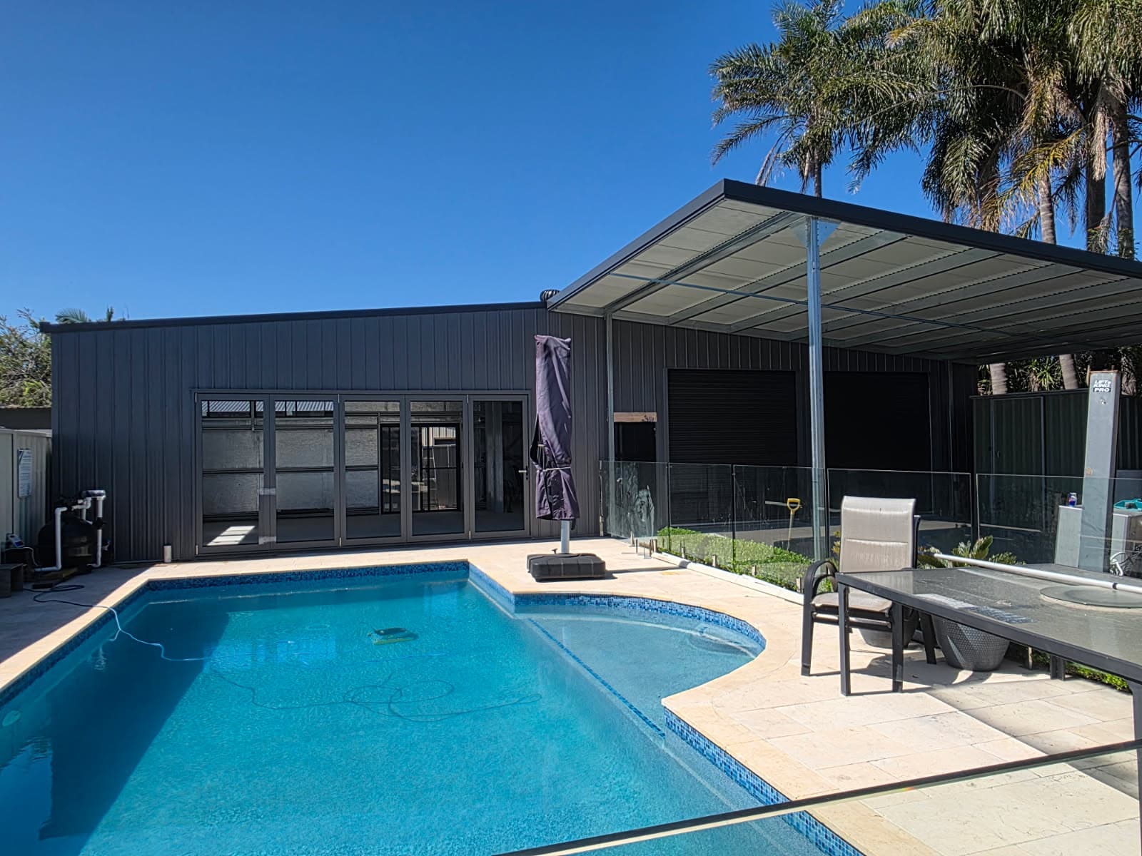 Garage with eave overhangs